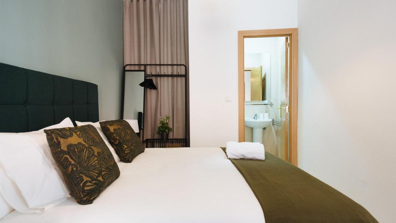 Chiqui And Vicente Suite Apartments Sevilla Exterior foto