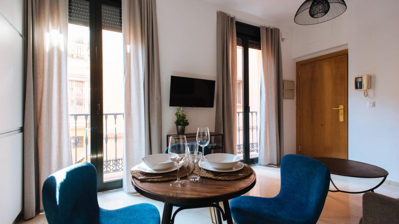 Chiqui And Vicente Suite Apartments Sevilla Exterior foto